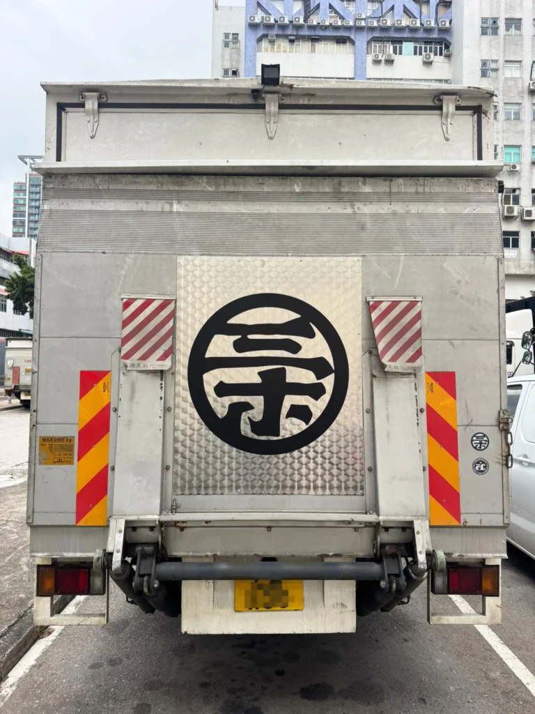 「電腦界字」車身廣告文字切割安裝完成案例 21